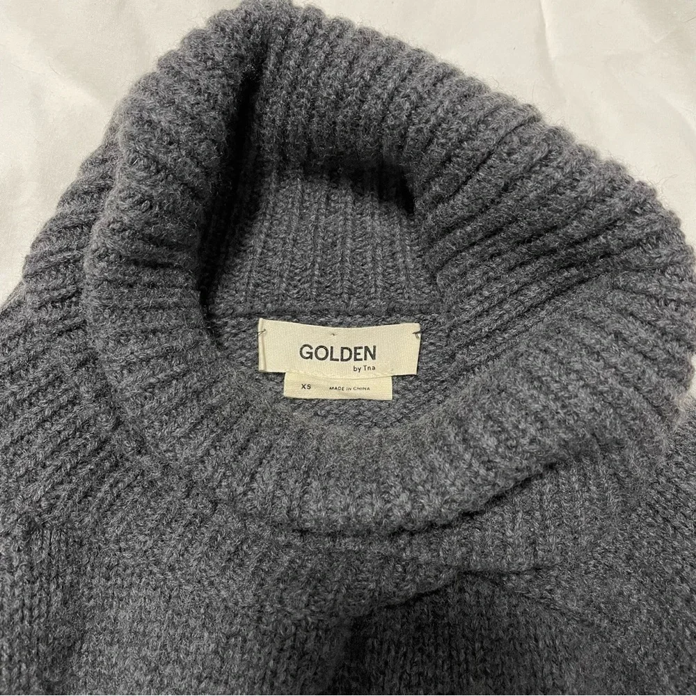 Golden by Tna Gorme Wool + Cashmere Turtleneck Sweater Gray XS Aritzia #60409 - Picture 6 of 7